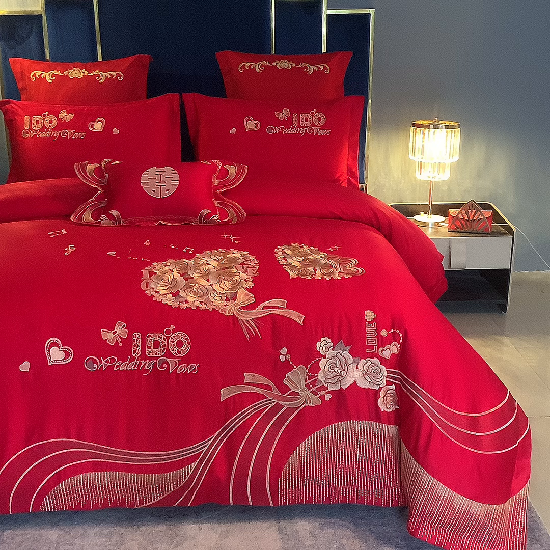 91家纺网 家纺一手货源 找家纺 慕她家纺 2026年磨毛亲肤棉婚庆四件套大红色刺绣结床上用品 两心相悦