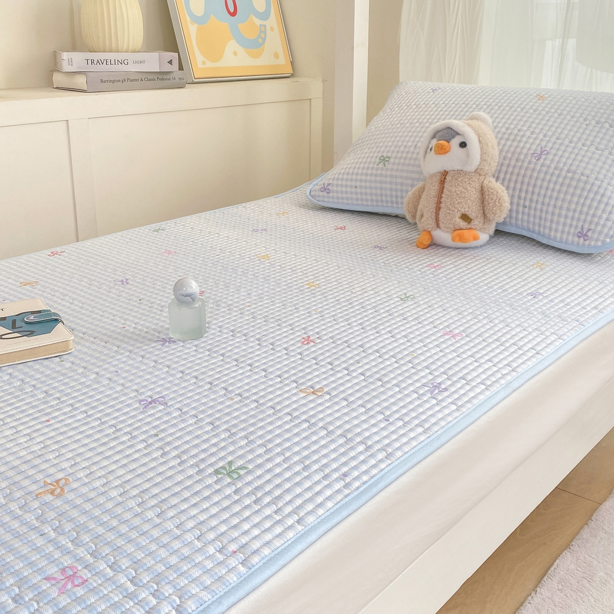 91家纺网 家纺一手货源 找家纺 康纳利 2026新款全棉床盖学生夹棉薄款床盖宿舍上下铺床垫三件套四季通用 蝴蝶结蓝