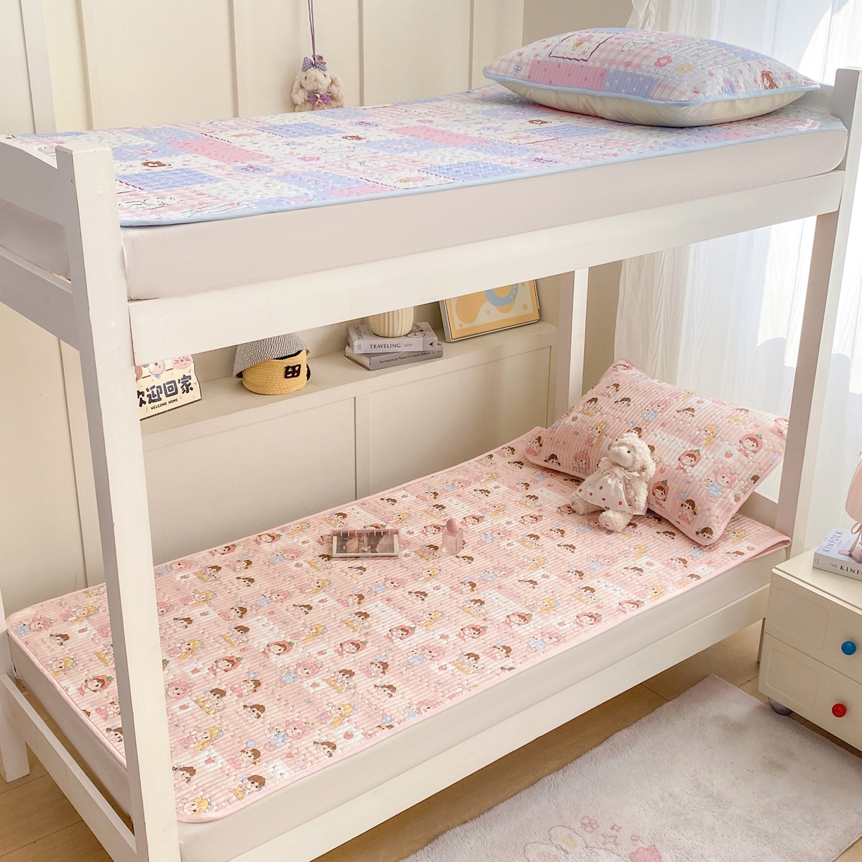 91家纺网 家纺一手货源 找家纺 康纳利 2026新款全棉床盖学生夹棉薄款床盖宿舍上下铺床垫三件套四季通用 欢乐伙伴