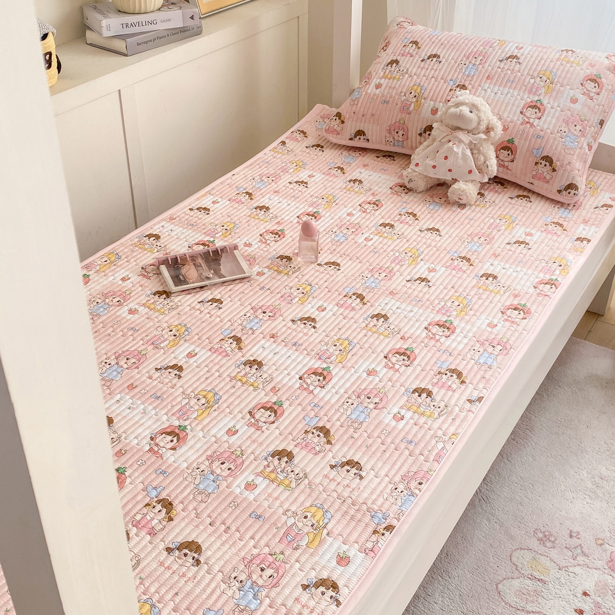 91家纺网 家纺一手货源 找家纺 康纳利 2026新款全棉床盖学生夹棉薄款床盖宿舍上下铺床垫三件套四季通用 欢乐伙伴