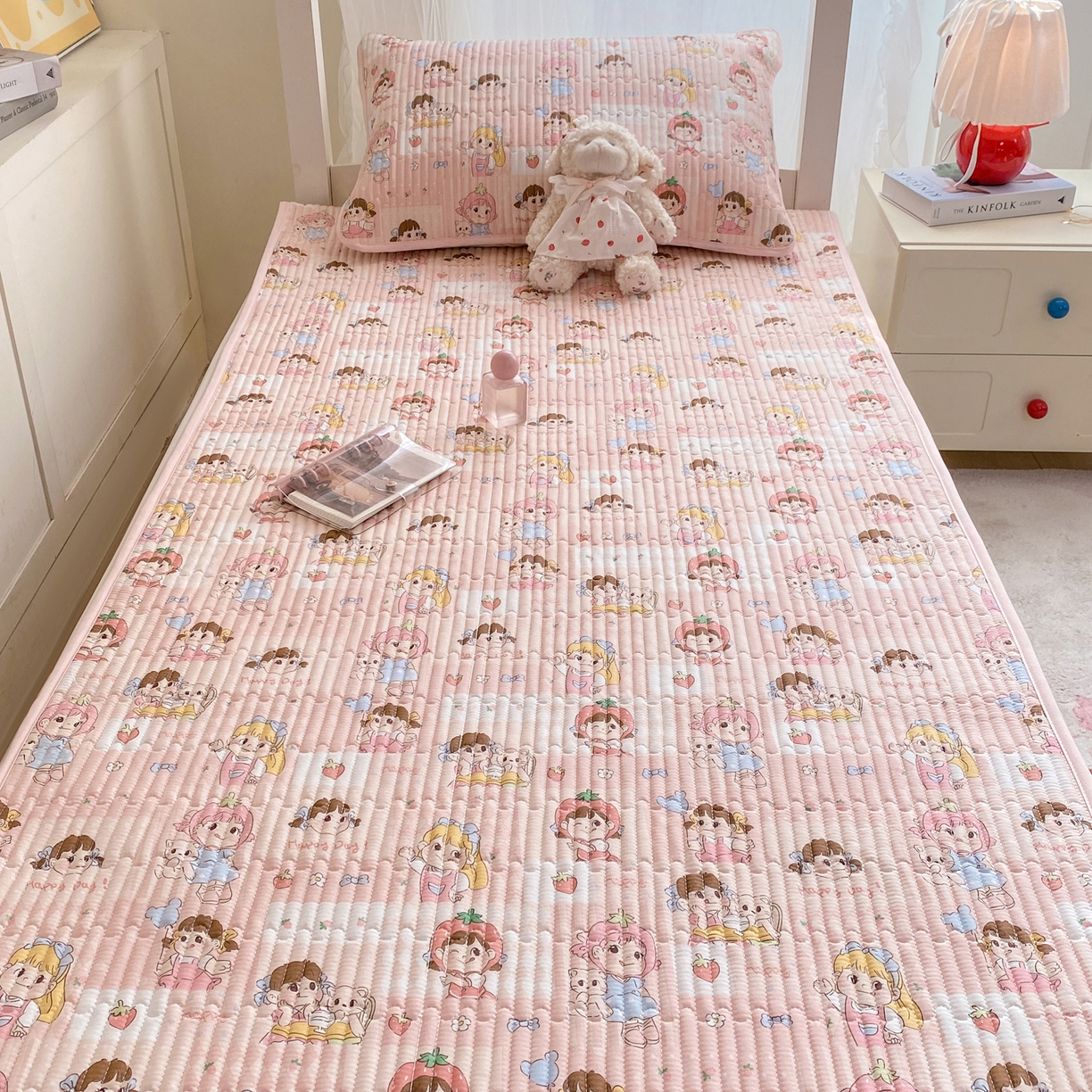 91家纺网 家纺一手货源 找家纺 康纳利 2026新款全棉床盖学生夹棉薄款床盖宿舍上下铺床垫三件套四季通用 欢乐伙伴