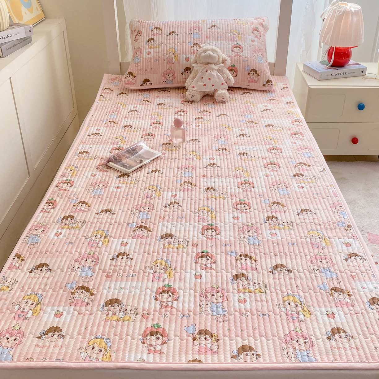 91家纺网 家纺一手货源 找家纺 康纳利 2026新款全棉床盖学生夹棉薄款床盖宿舍上下铺床垫三件套四季通用 欢乐伙伴