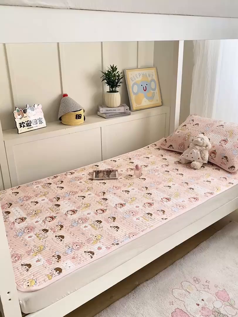 91家纺网 家纺一手货源 找家纺 康纳利 2026新款全棉床盖学生夹棉薄款床盖宿舍上下铺床垫三件套四季通用 欢乐伙伴