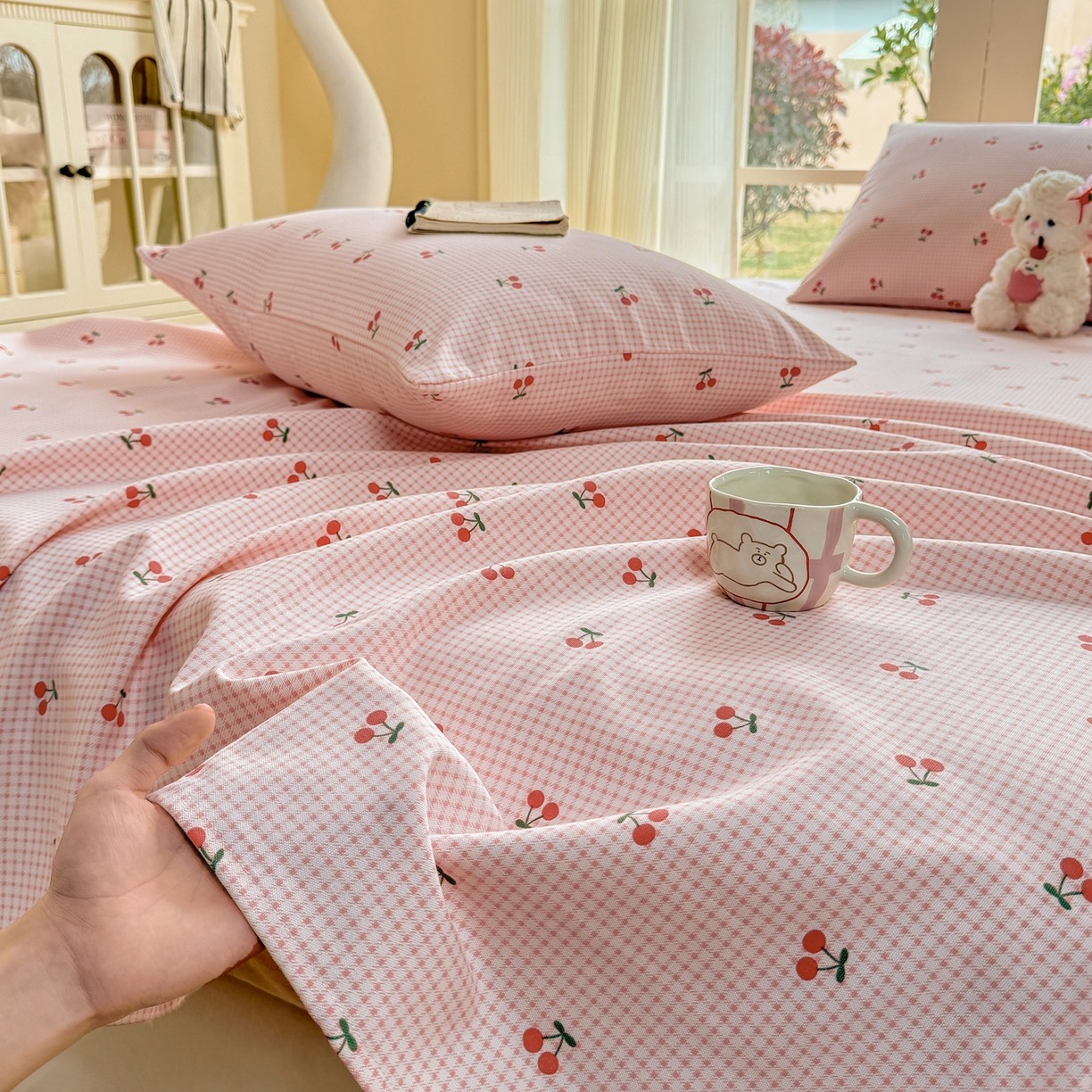 91家纺网 家纺一手货源 找家纺 康纳利 2026新款原棉老粗布透气印花床单 樱小格