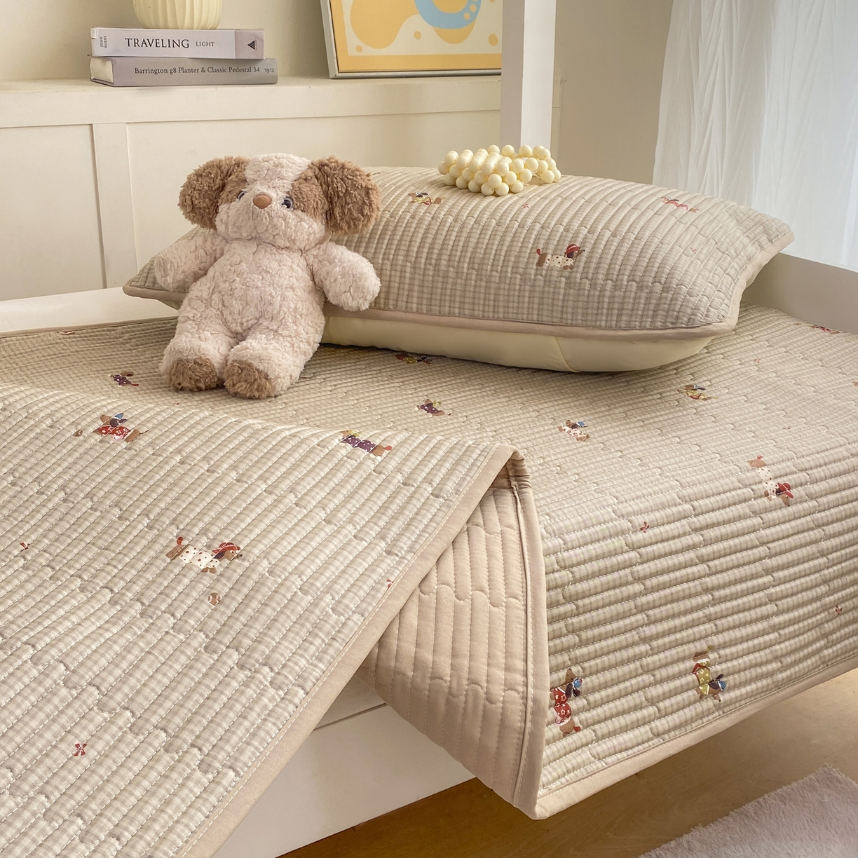 91家纺网 家纺一手货源 找家纺 康纳利 2026新款全棉床盖学生夹棉薄款床盖宿舍上下铺床垫三件套四季通用 腊肠狗