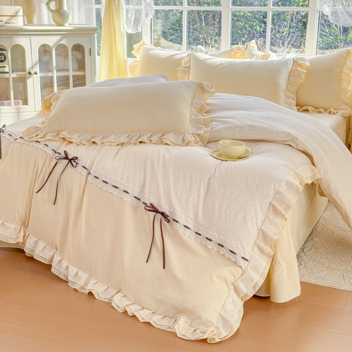 91家纺网 家纺一手货源 找家纺 赛丽雅 2026年新款直播爆款双层花边拼接蝴蝶结工艺款四件套床上用品 南法假日-姜黄