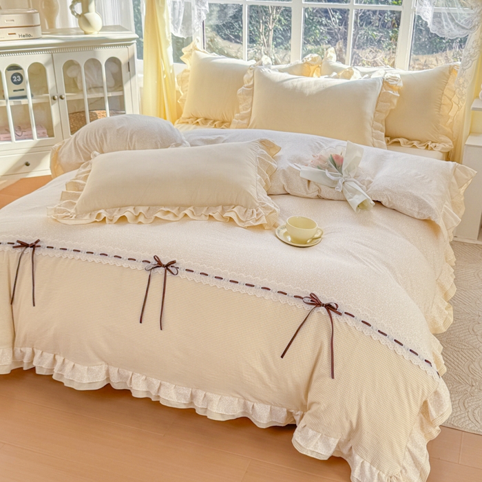 91家纺网 家纺一手货源 找家纺 赛丽雅 2026年新款直播爆款双层花边拼接蝴蝶结工艺款四件套床上用品 南法假日-姜黄