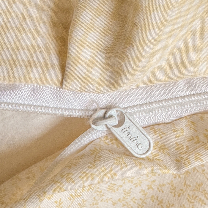 91家纺网 家纺一手货源 找家纺 赛丽雅 2026年新款直播爆款双层花边拼接蝴蝶结工艺款四件套床上用品 南法假日-姜黄