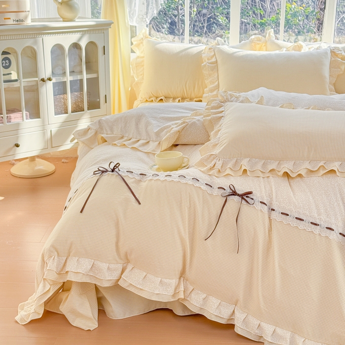 91家纺网 家纺一手货源 找家纺 赛丽雅 2026年新款直播爆款双层花边拼接蝴蝶结工艺款四件套床上用品 南法假日-姜黄