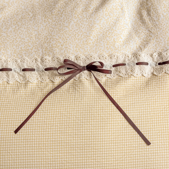 91家纺网 家纺一手货源 找家纺 赛丽雅 2026年新款直播爆款双层花边拼接蝴蝶结工艺款四件套床上用品 南法假日-姜黄