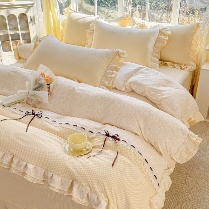 91家纺网 家纺一手货源 找家纺 赛丽雅 2026年新款直播爆款双层花边拼接蝴蝶结工艺款四件套床上用品 南法假日-姜黄