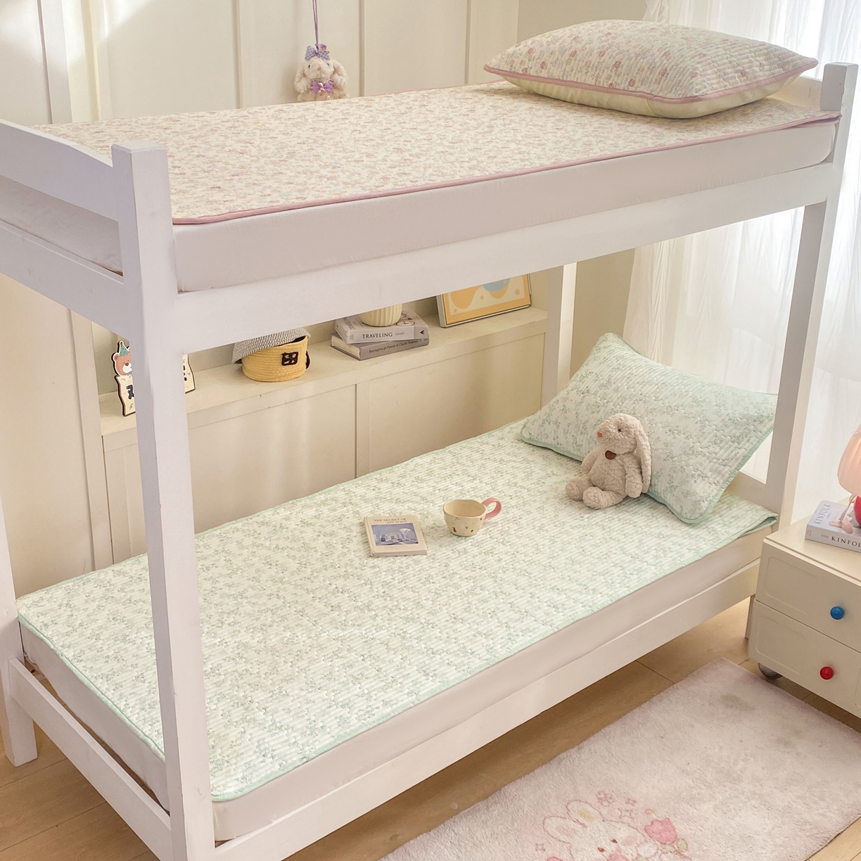 91家纺网 家纺一手货源 找家纺 康纳利 2026新款全棉床盖学生夹棉薄款床盖宿舍上下铺床垫三件套四季通用 莱茵春色