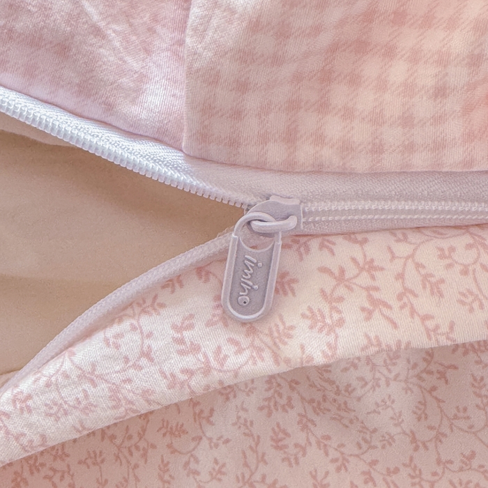 91家纺网 家纺一手货源 找家纺 赛丽雅 2026年新款直播爆款双层花边拼接蝴蝶结工艺款四件套床上用品 南法假日-桃粉