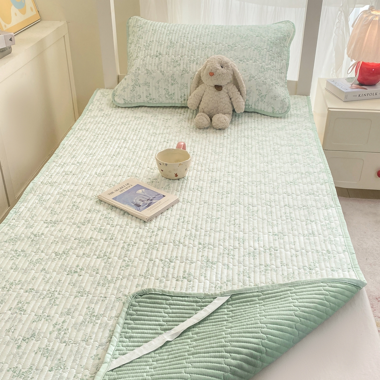 91家纺网 家纺一手货源 找家纺 康纳利 2026新款全棉床盖学生夹棉薄款床盖宿舍上下铺床垫三件套四季通用 莱茵春色