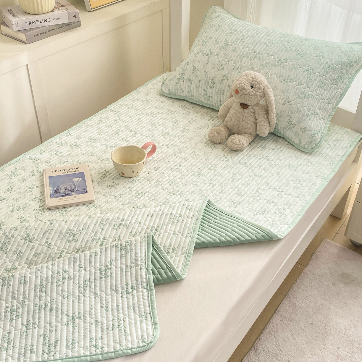 91家纺网 家纺一手货源 找家纺 康纳利 2026新款全棉床盖学生夹棉薄款床盖宿舍上下铺床垫三件套四季通用 莱茵春色