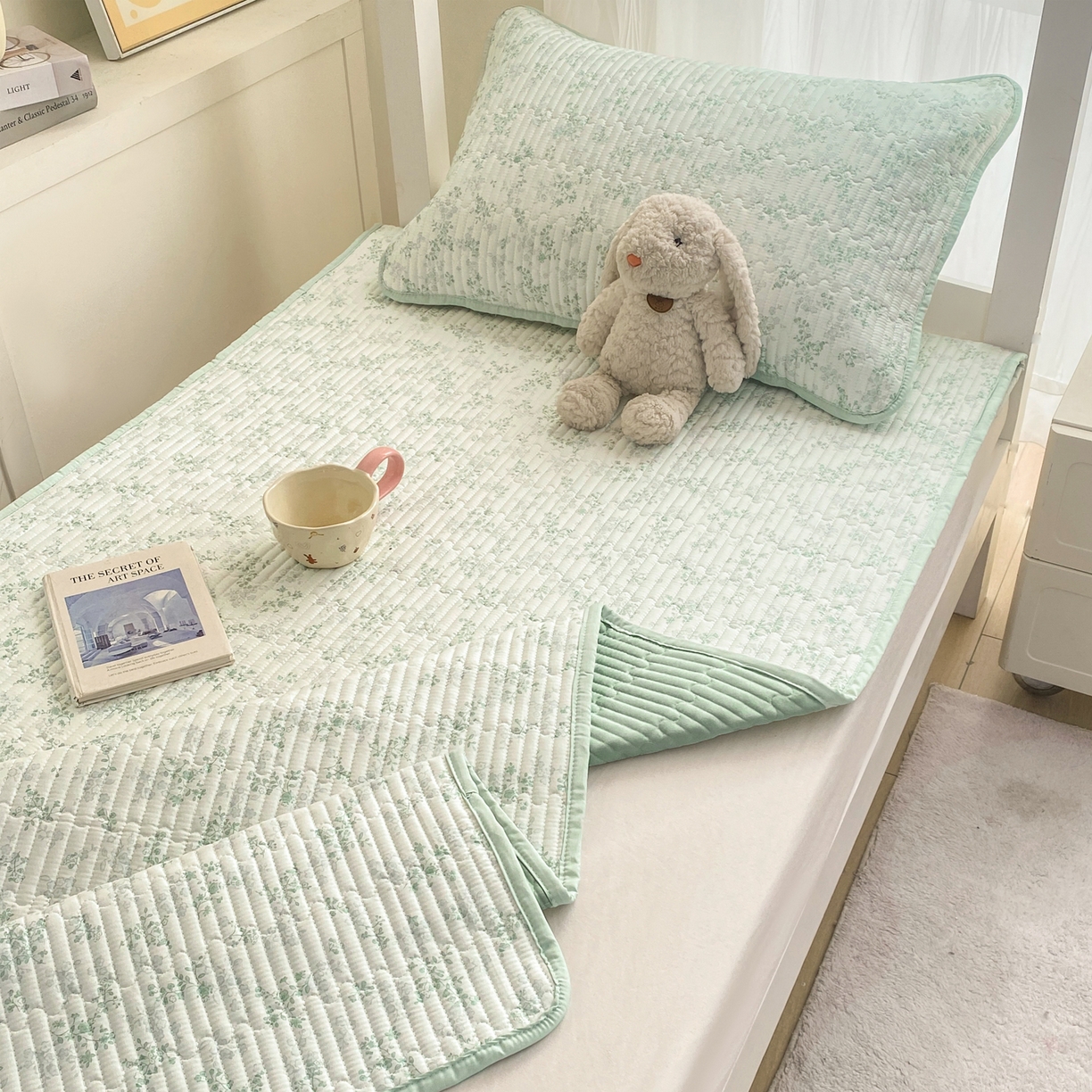 91家纺网 家纺一手货源 找家纺 康纳利 2026新款全棉床盖学生夹棉薄款床盖宿舍上下铺床垫三件套四季通用 莱茵春色