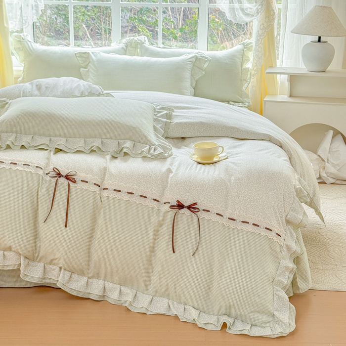 91家纺网 家纺一手货源 找家纺 赛丽雅 2026年新款直播爆款双层花边拼接蝴蝶结工艺款四件套床上用品 南法假日-仙草绿