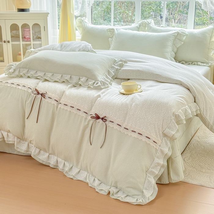 91家纺网 家纺一手货源 找家纺 赛丽雅 2026年新款直播爆款双层花边拼接蝴蝶结工艺款四件套床上用品 南法假日-仙草绿