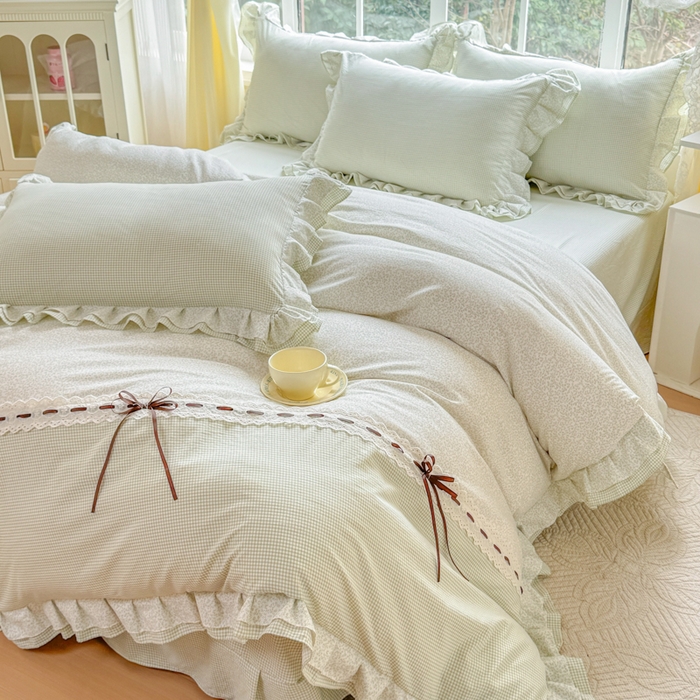 91家纺网 家纺一手货源 找家纺 赛丽雅 2026年新款直播爆款双层花边拼接蝴蝶结工艺款四件套床上用品 南法假日-仙草绿