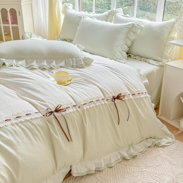 91家纺网 家纺一手货源 找家纺 赛丽雅 2026年新款直播爆款双层花边拼接蝴蝶结工艺款四件套床上用品 南法假日-仙草绿