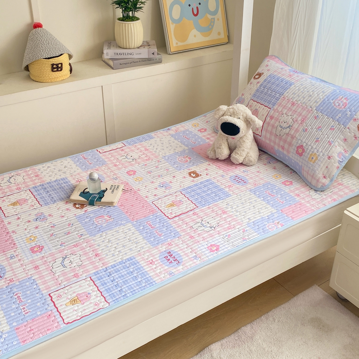 91家纺网 家纺一手货源 找家纺 康纳利 2026新款全棉床盖学生夹棉薄款床盖宿舍上下铺床垫三件套四季通用 萌小福