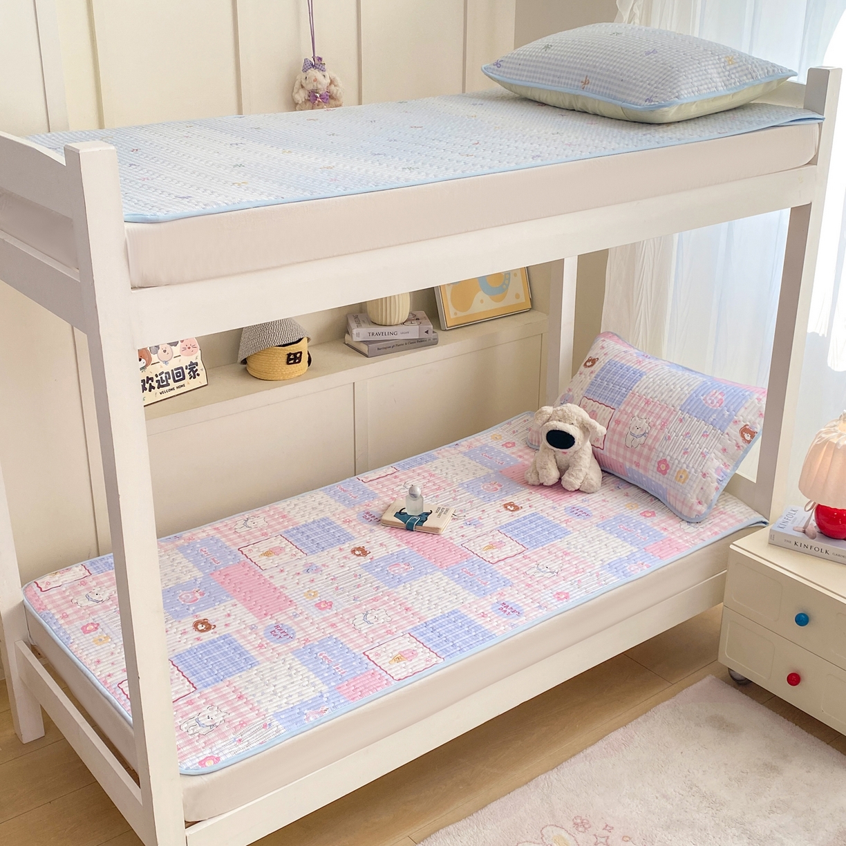 91家纺网 家纺一手货源 找家纺 康纳利 2026新款全棉床盖学生夹棉薄款床盖宿舍上下铺床垫三件套四季通用 萌小福