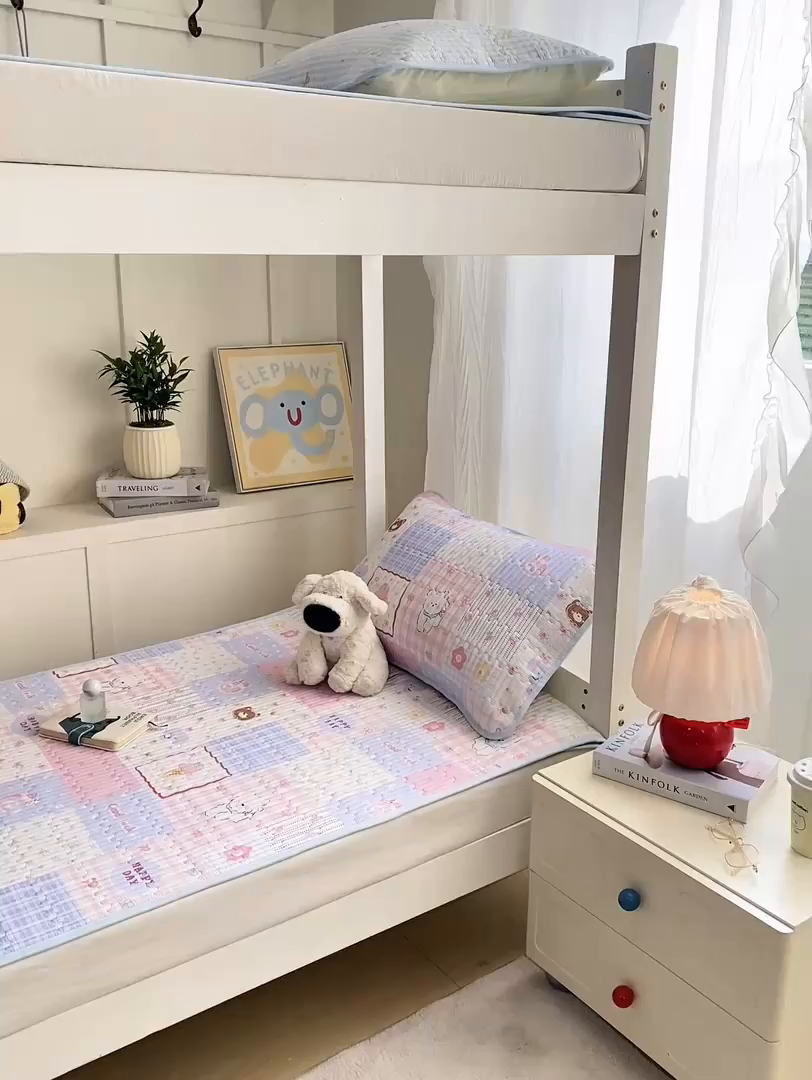 91家纺网 家纺一手货源 找家纺 康纳利 2026新款全棉床盖学生夹棉薄款床盖宿舍上下铺床垫三件套四季通用 萌小福