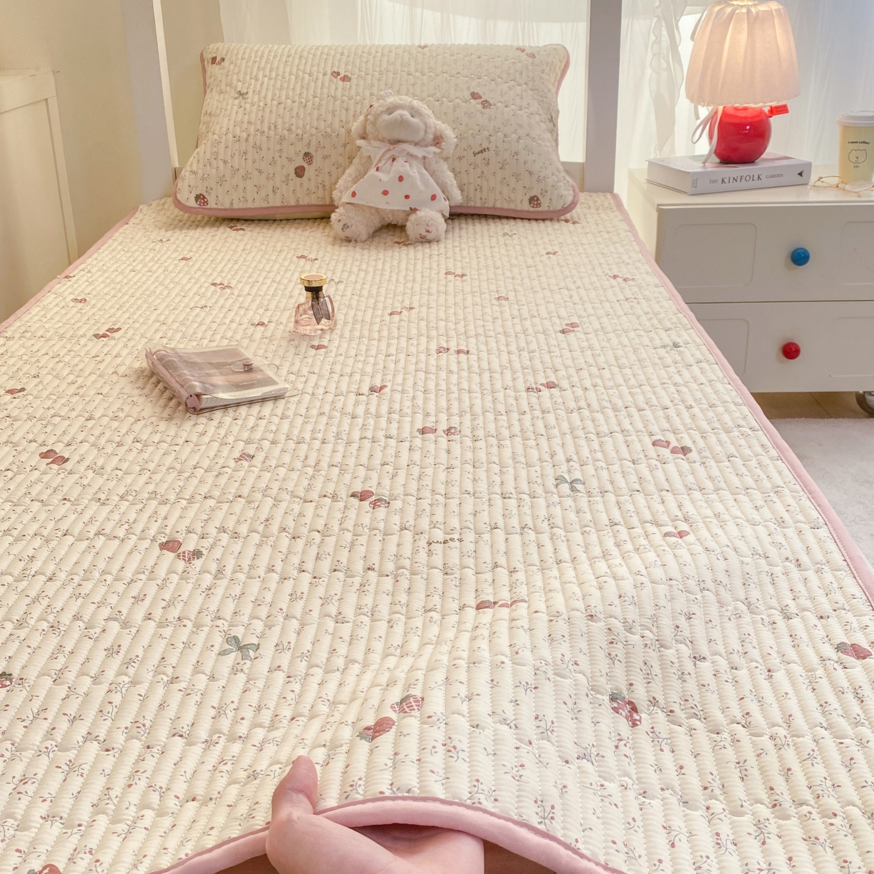 康纳利 2026新款全棉床盖学生夹棉薄款床盖宿舍上下铺床垫三件套四季通用 相约