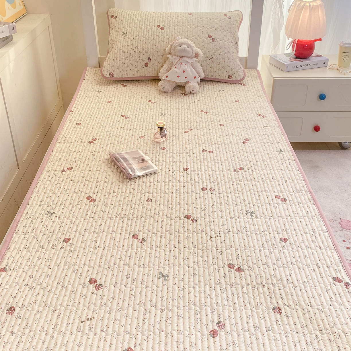 91家纺网 家纺一手货源 找家纺 康纳利 2026新款全棉床盖学生夹棉薄款床盖宿舍上下铺床垫三件套四季通用 相约