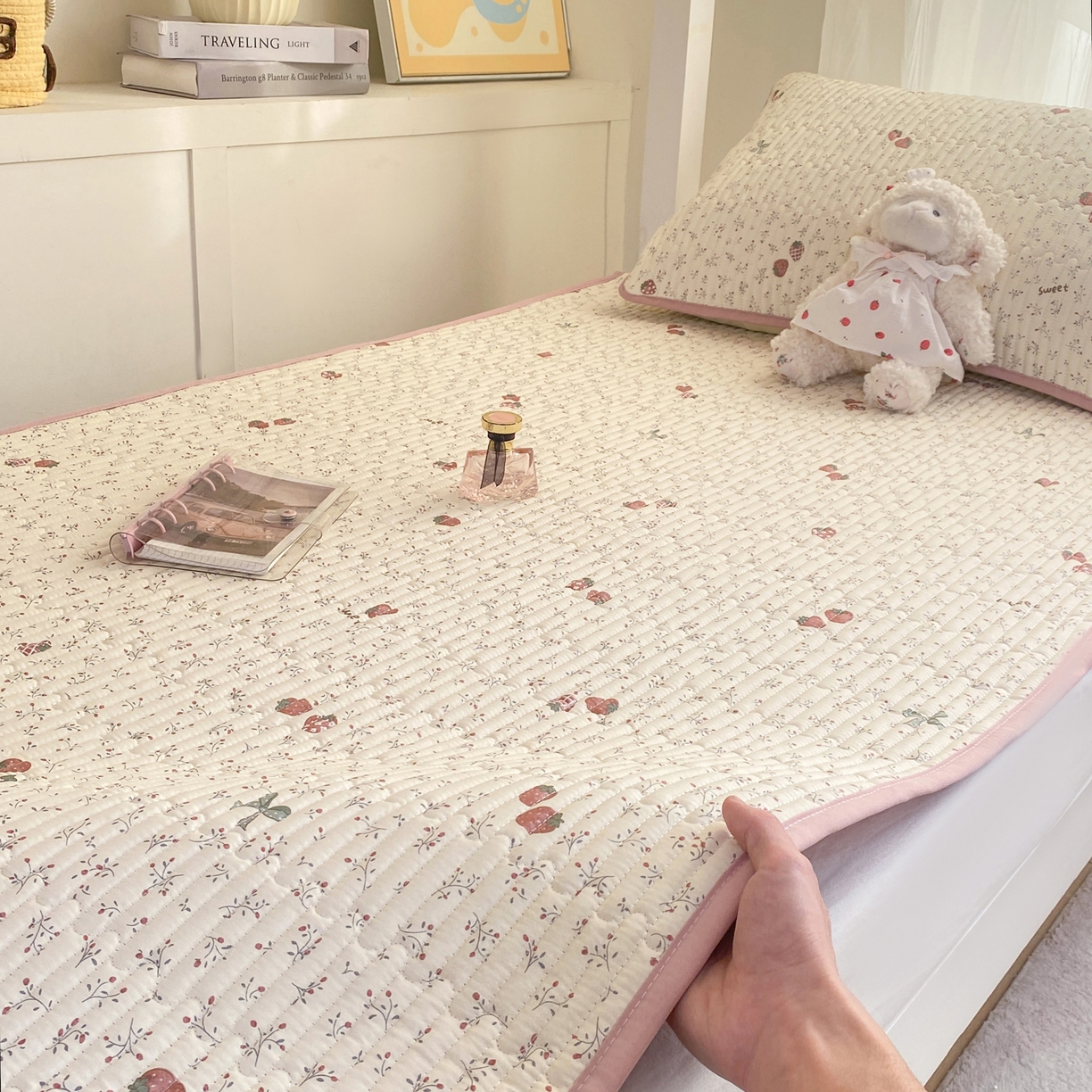 91家纺网 家纺一手货源 找家纺 康纳利 2026新款全棉床盖学生夹棉薄款床盖宿舍上下铺床垫三件套四季通用 相约