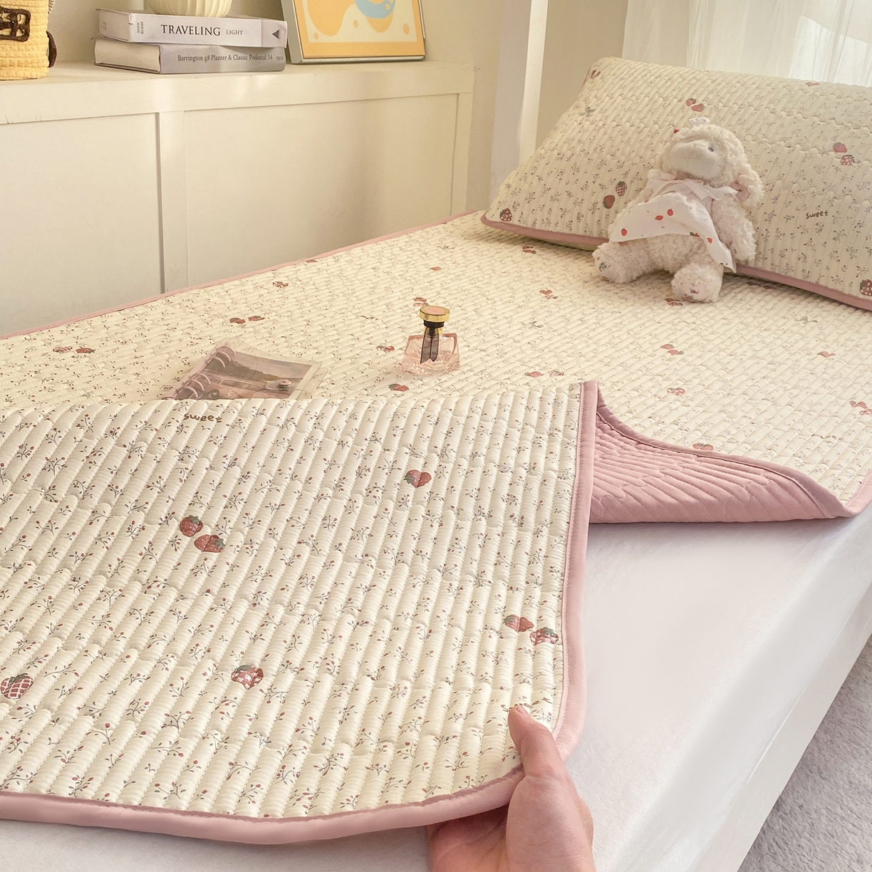 91家纺网 家纺一手货源 找家纺 康纳利 2026新款全棉床盖学生夹棉薄款床盖宿舍上下铺床垫三件套四季通用 相约