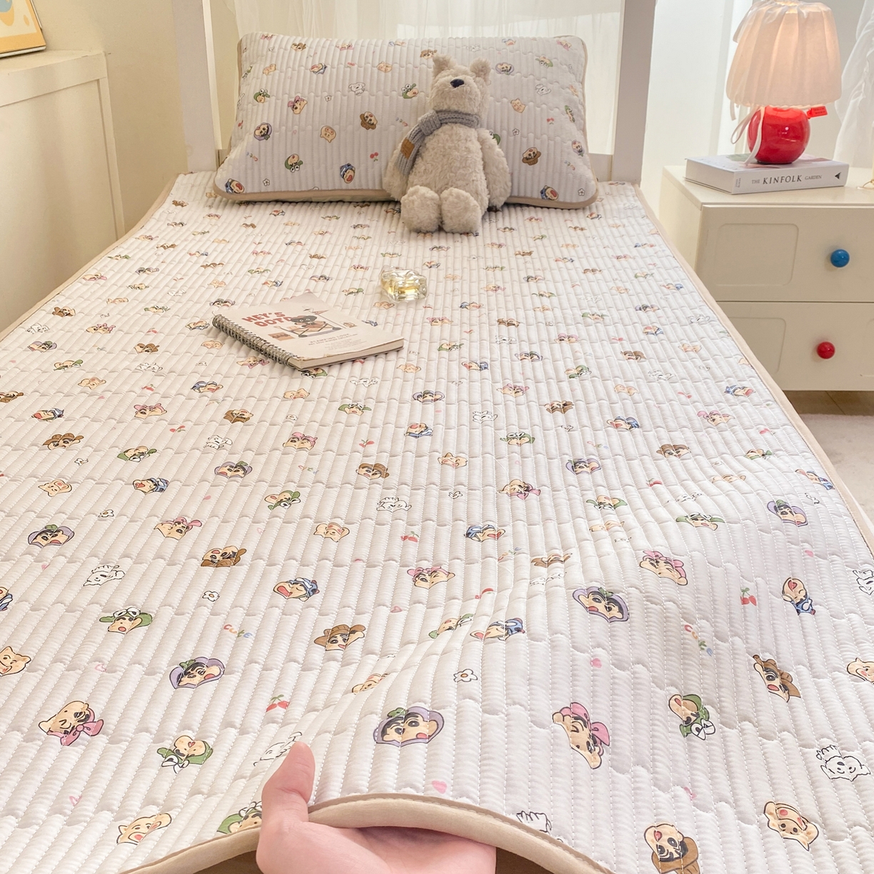 康纳利 2026新款全棉床盖学生夹棉薄款床盖宿舍上下铺床垫三件套四季通用 小新一家