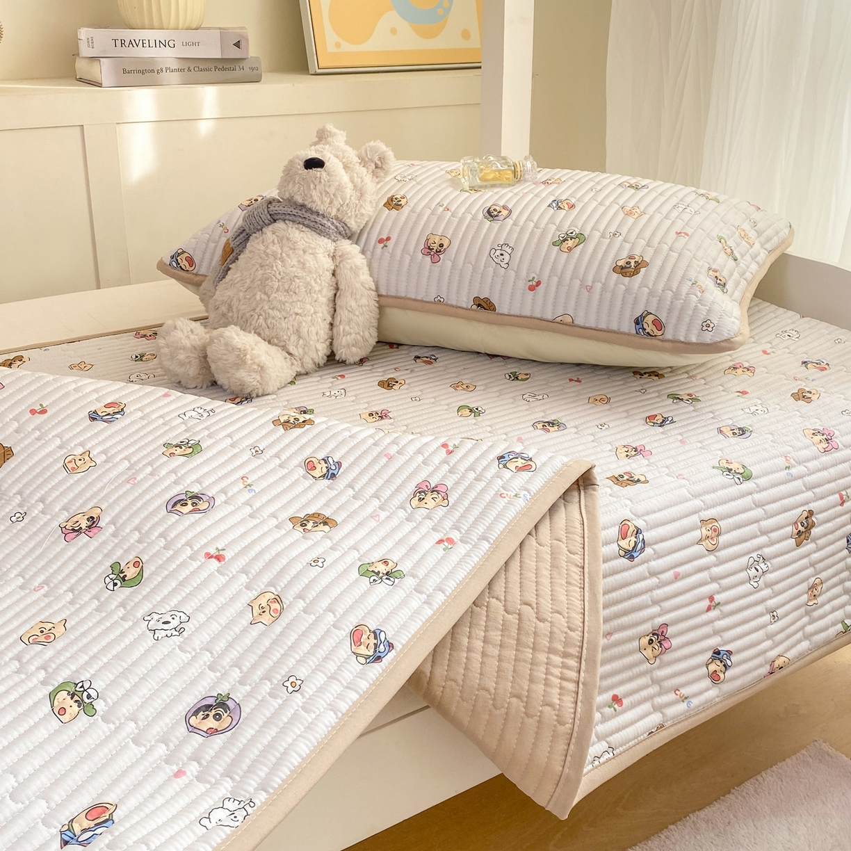 91家纺网 家纺一手货源 找家纺 康纳利 2026新款全棉床盖学生夹棉薄款床盖宿舍上下铺床垫三件套四季通用 小新一家