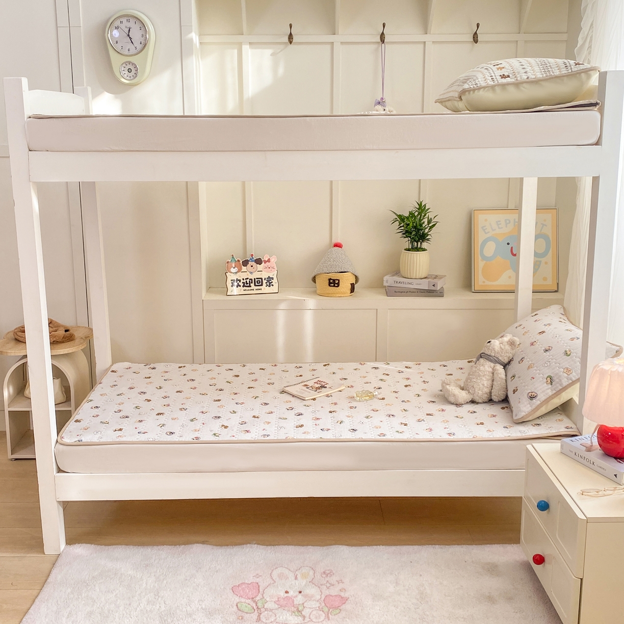 91家纺网 家纺一手货源 找家纺 康纳利 2026新款全棉床盖学生夹棉薄款床盖宿舍上下铺床垫三件套四季通用 小新一家