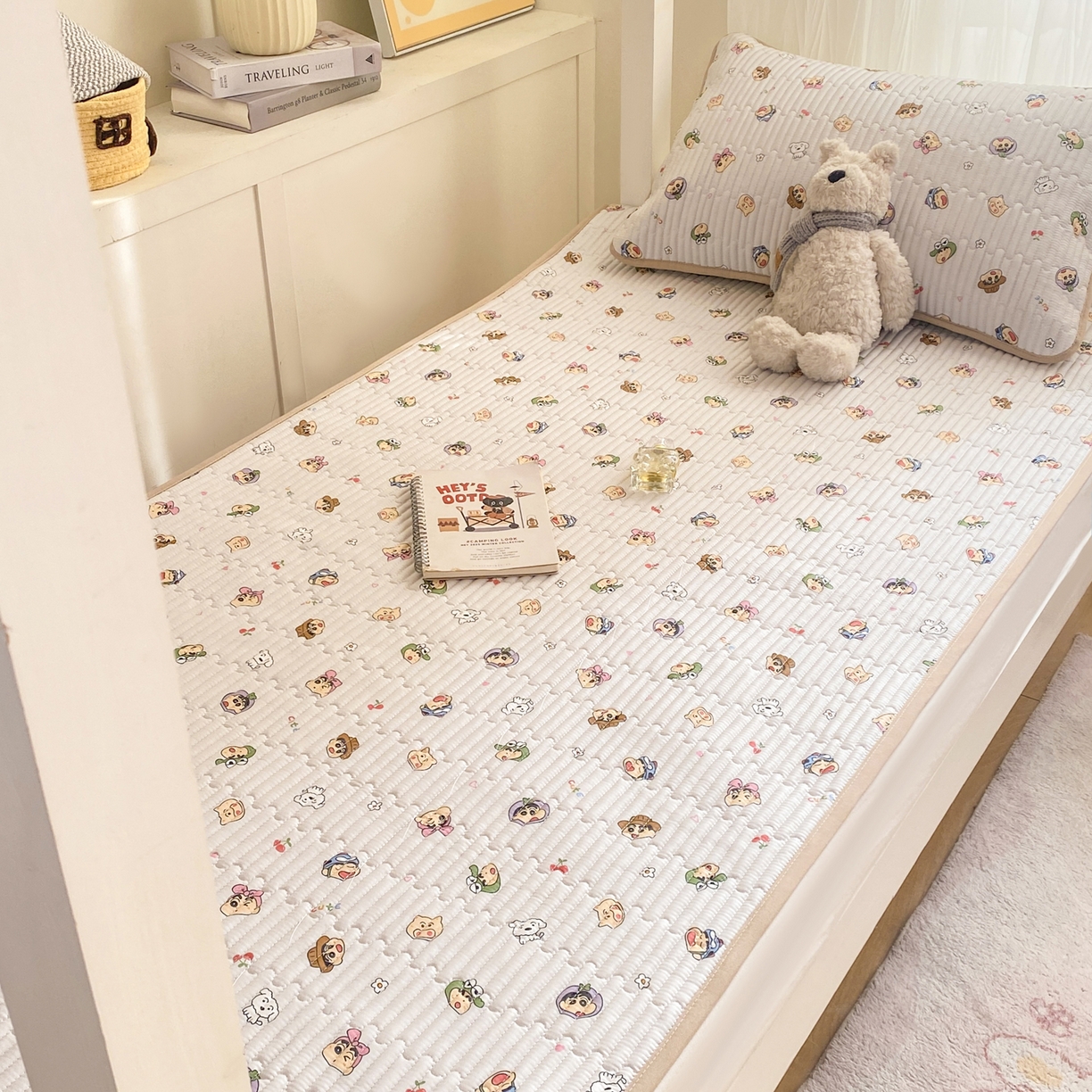 91家纺网 家纺一手货源 找家纺 康纳利 2026新款全棉床盖学生夹棉薄款床盖宿舍上下铺床垫三件套四季通用 小新一家