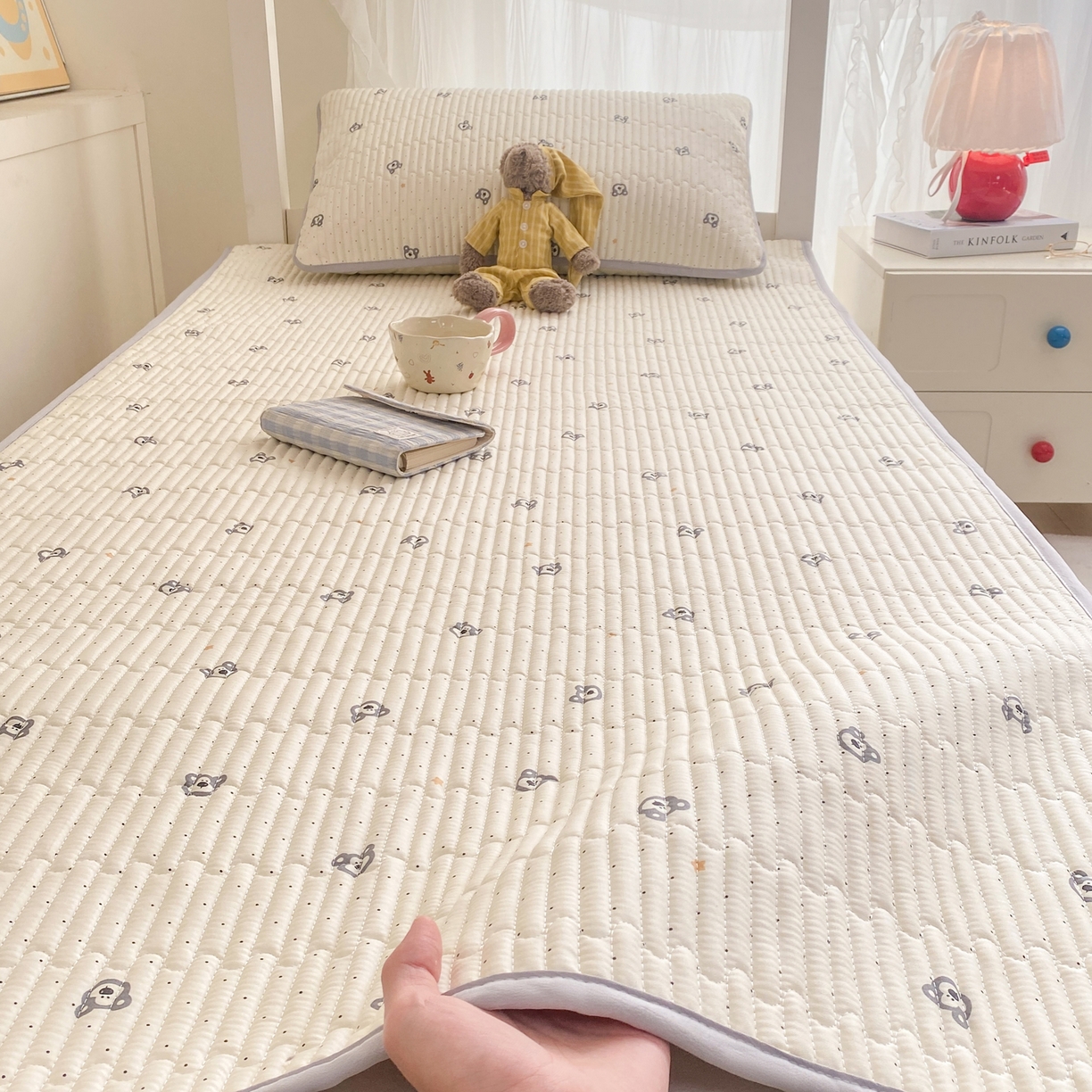 康纳利 2026新款全棉床盖学生夹棉薄款床盖宿舍上下铺床垫三件套四季通用 熊仔