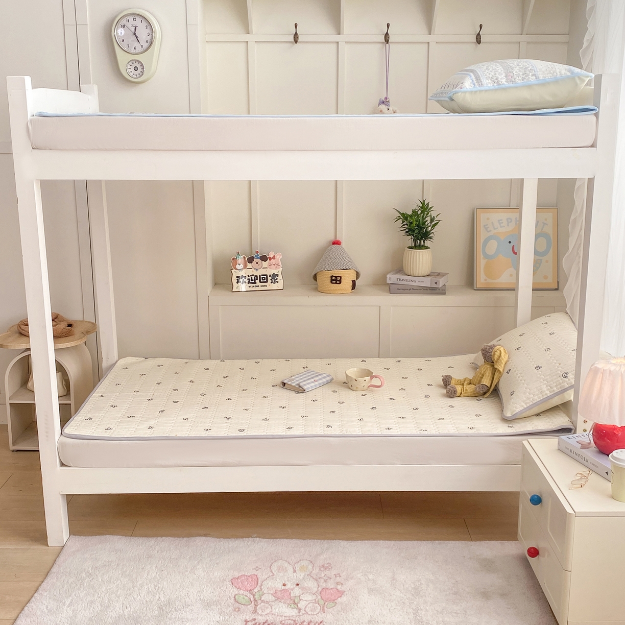 91家纺网 家纺一手货源 找家纺 康纳利 2026新款全棉床盖学生夹棉薄款床盖宿舍上下铺床垫三件套四季通用 熊仔