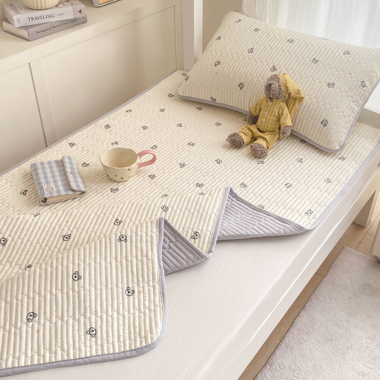 91家纺网 家纺一手货源 找家纺 康纳利 2026新款全棉床盖学生夹棉薄款床盖宿舍上下铺床垫三件套四季通用 熊仔