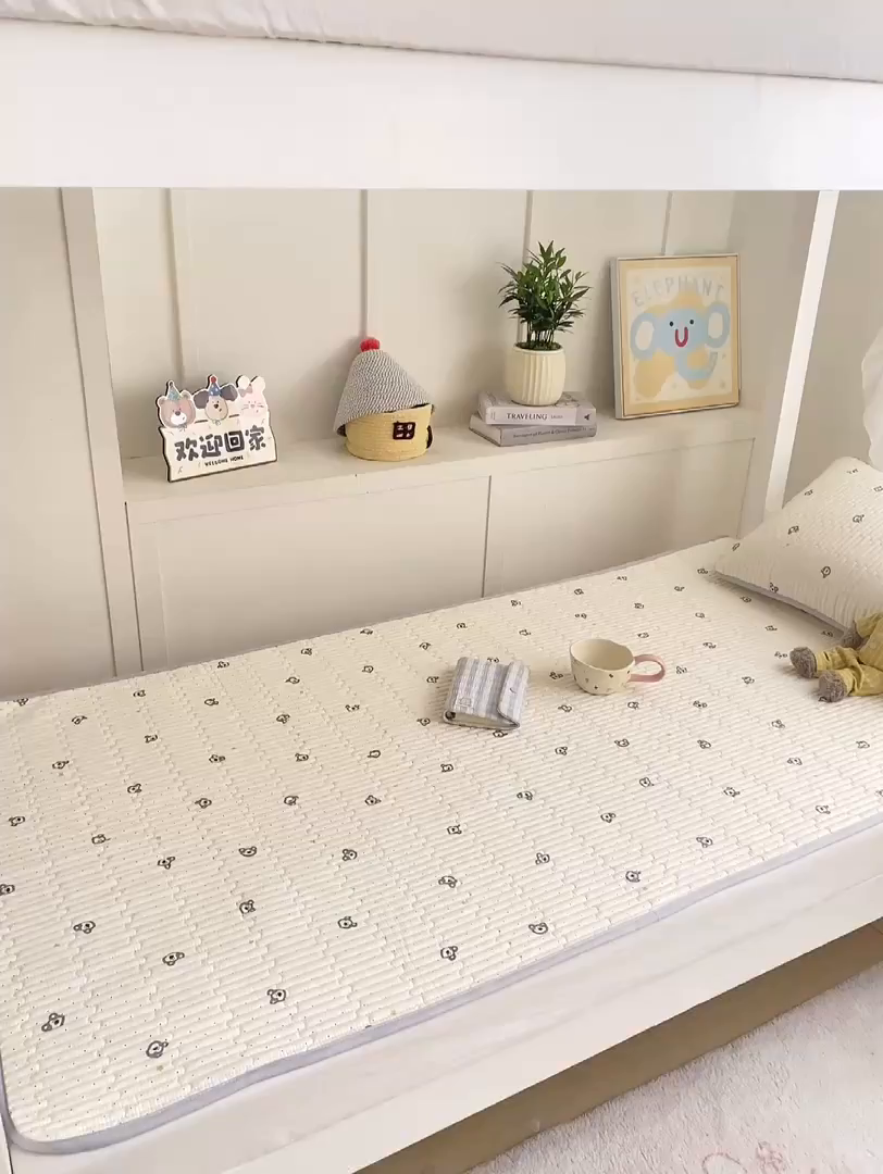 91家纺网 家纺一手货源 找家纺 康纳利 2026新款全棉床盖学生夹棉薄款床盖宿舍上下铺床垫三件套四季通用 熊仔