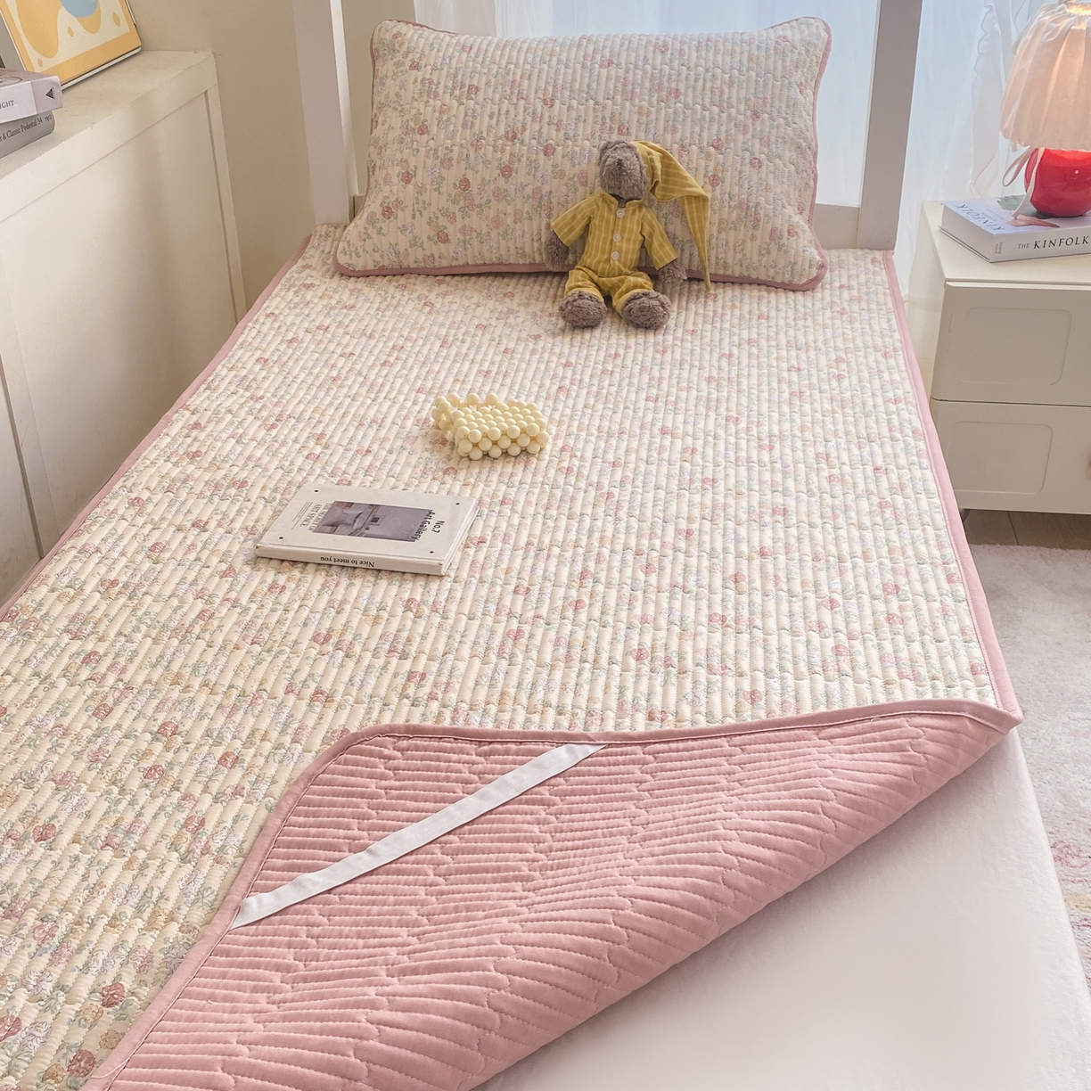 91家纺网 家纺一手货源 找家纺 康纳利 2026新款全棉床盖学生夹棉薄款床盖宿舍上下铺床垫三件套四季通用 月见