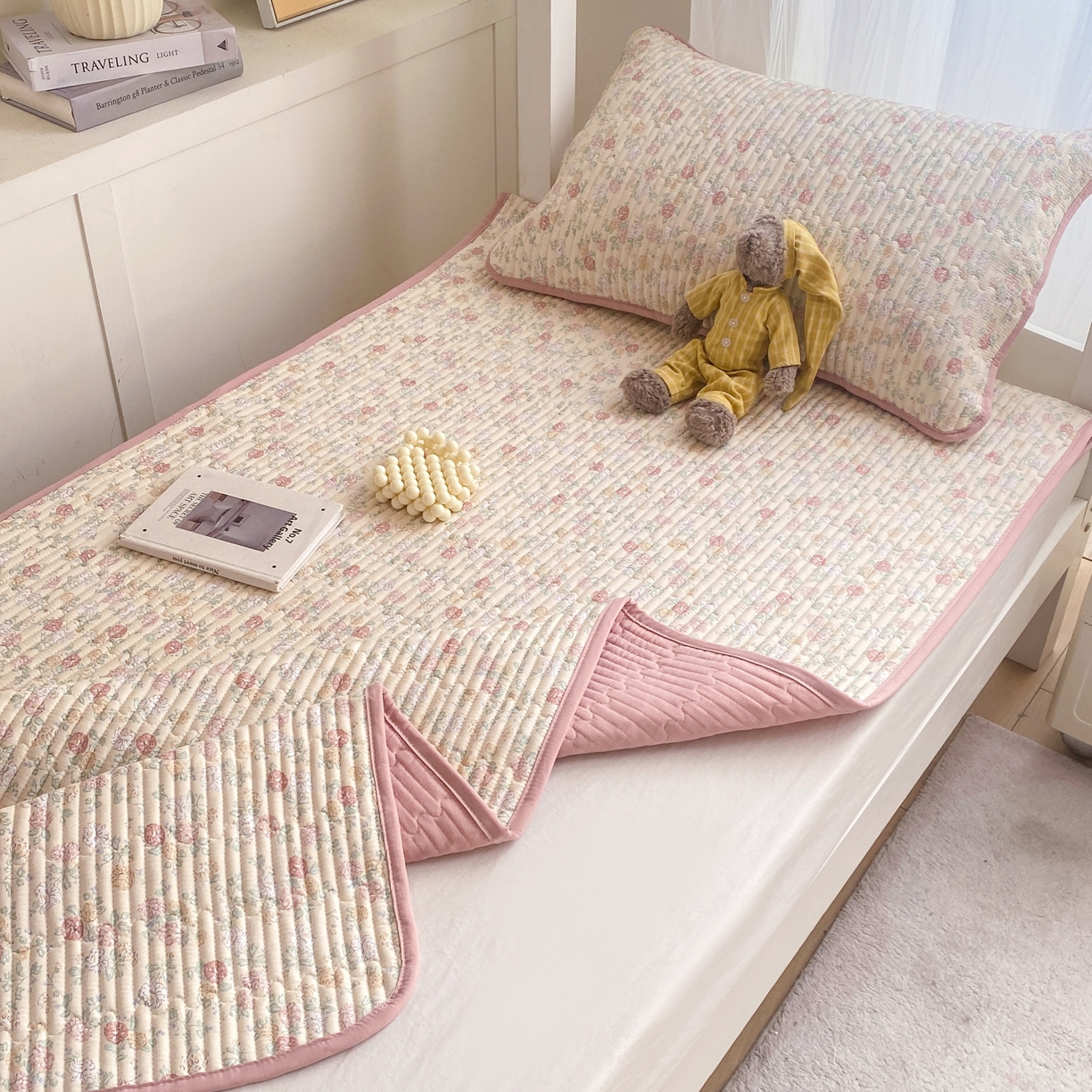 91家纺网 家纺一手货源 找家纺 康纳利 2026新款全棉床盖学生夹棉薄款床盖宿舍上下铺床垫三件套四季通用 月见