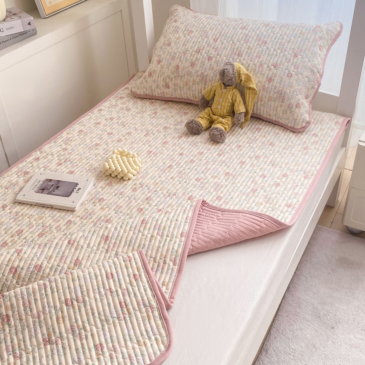 91家纺网 家纺一手货源 找家纺 康纳利 2026新款全棉床盖学生夹棉薄款床盖宿舍上下铺床垫三件套四季通用 月见