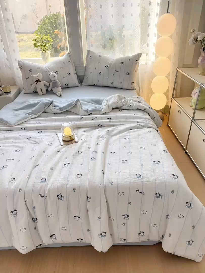 91家纺网 家纺一手货源 找家纺 丽美人家纺 2026春夏新款简单款皱皱纱夏被夏凉被空调被 萌犬乐园