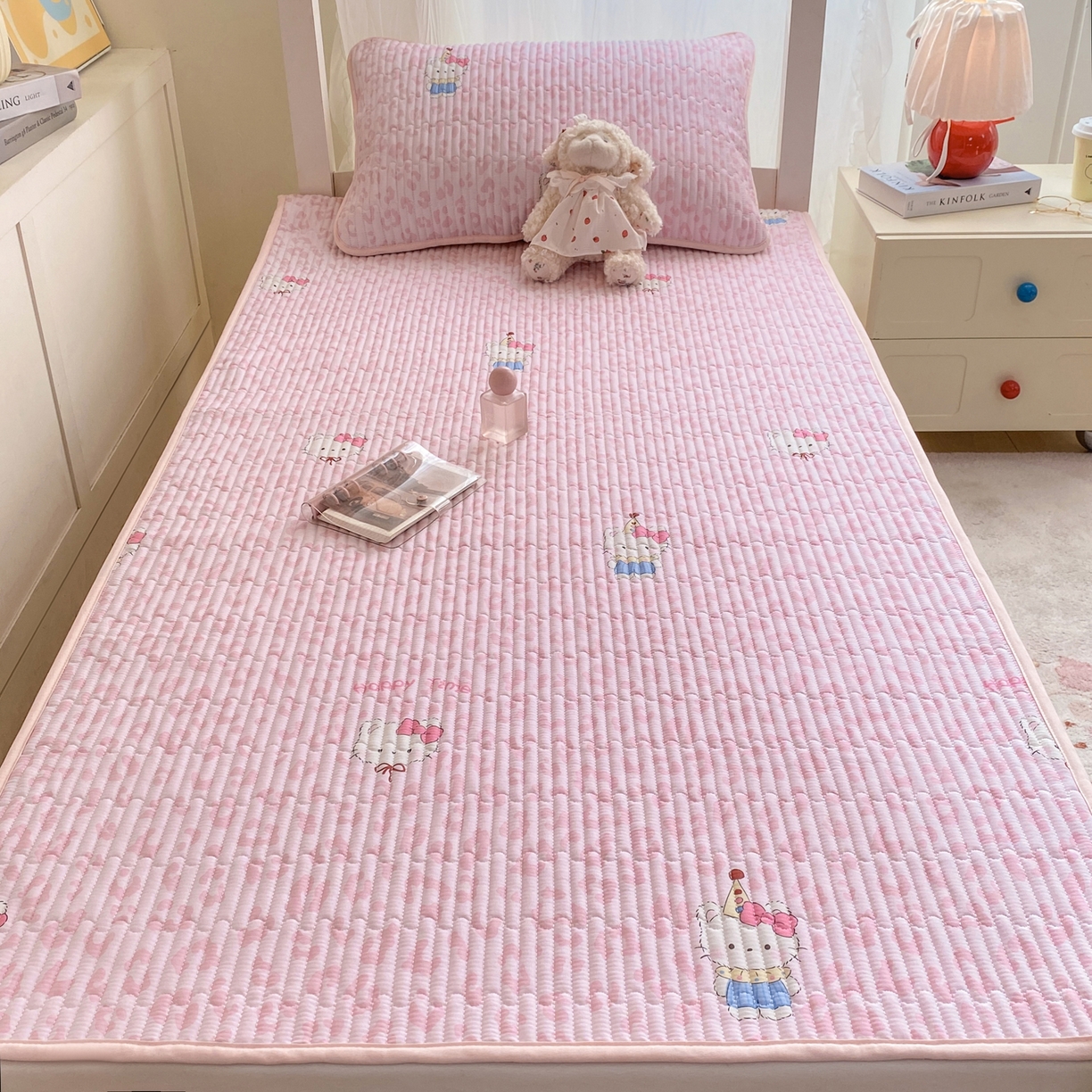 91家纺网 家纺一手货源 找家纺 康纳利 2026新款全棉床盖学生夹棉薄款床盖宿舍上下铺床垫三件套四季通用 KT粉