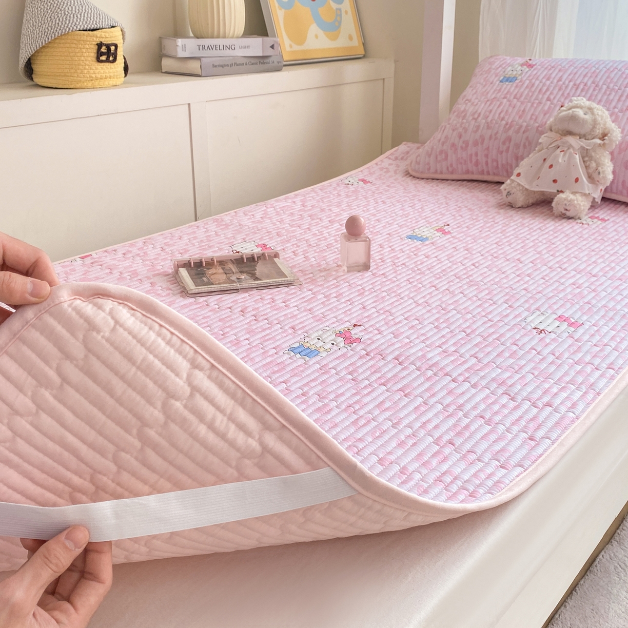 91家纺网 家纺一手货源 找家纺 康纳利 2026新款全棉床盖学生夹棉薄款床盖宿舍上下铺床垫三件套四季通用 KT粉