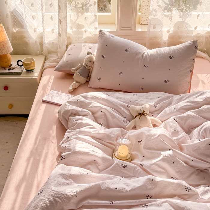 91家纺网 家纺一手货源 找家纺 丽美人家纺 2026春夏新款简单款皱皱纱夏被夏凉被空调被 粉色蝴蝶结