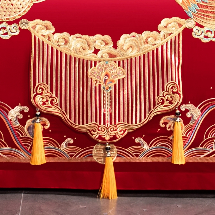 91家纺网 家纺一手货源 找家纺 慕她家纺 2026年磨毛亲肤棉婚庆四件套大红色刺绣结床上用品 雅韵龙凤