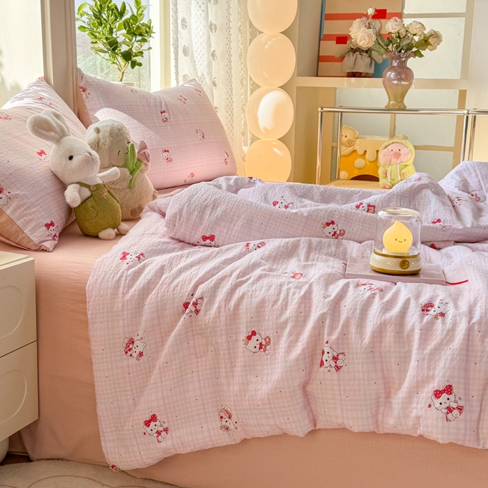 91家纺网 家纺一手货源 找家纺 丽美人家纺 2026春夏新款简单款皱皱纱夏被夏凉被空调被 粉格猫咪