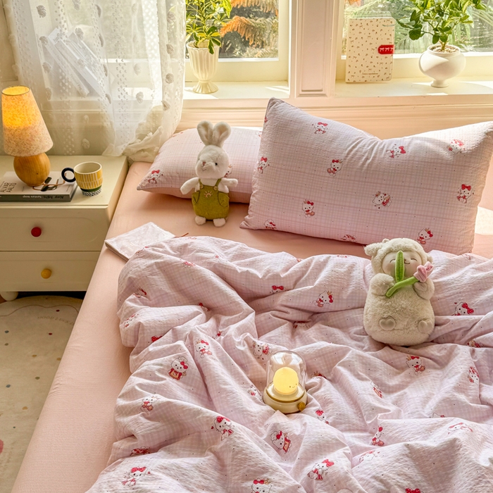 91家纺网 家纺一手货源 找家纺 丽美人家纺 2026春夏新款简单款皱皱纱夏被夏凉被空调被 粉格猫咪