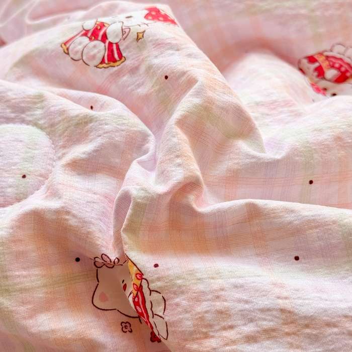 91家纺网 家纺一手货源 找家纺 丽美人家纺 2026春夏新款简单款皱皱纱夏被夏凉被空调被 粉格猫咪